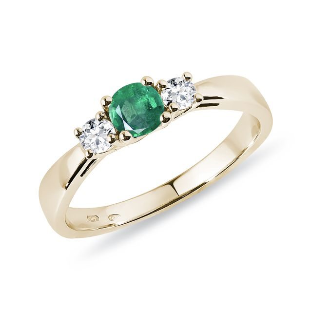 RING WITH A ROUND EMERALD AND DIAMONDS IN YELLOW GOLD - EMERALD RINGS - RINGS