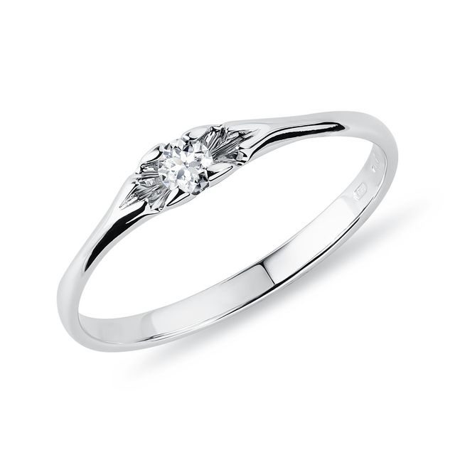 ROUND DIAMOND RING IN WHITE GOLD - SOLITAIRE ENGAGEMENT RINGS - ENGAGEMENT RINGS
