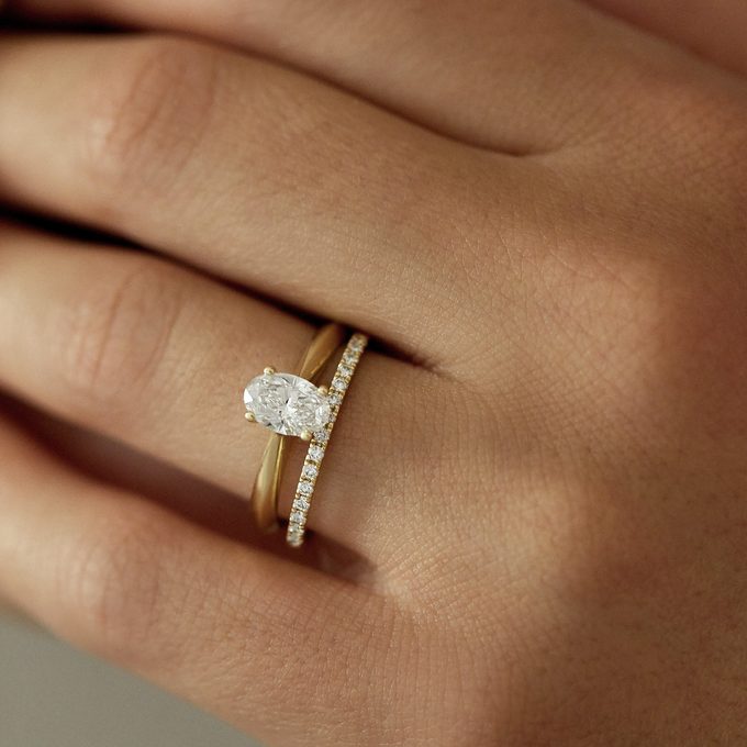 zlatý diamantový prsten s tanzanitem v oválném brusu - KLENOTA