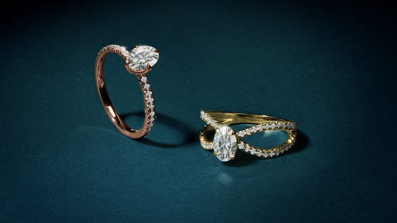 Snoubenci a zásnubní prsten s diamanty - KLENOTA