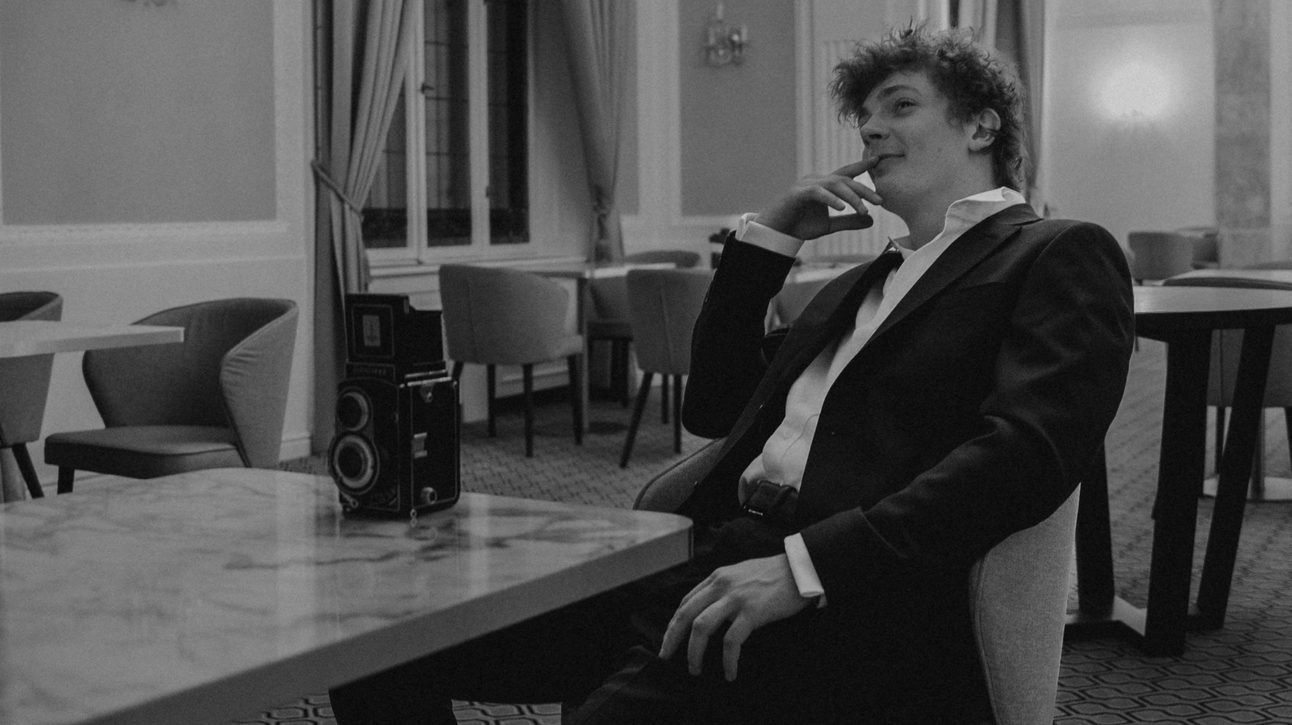 Britskou značku Charles Tyrwhitt oblékly hvězdy letošního filmového festivalu v Karlových Varech