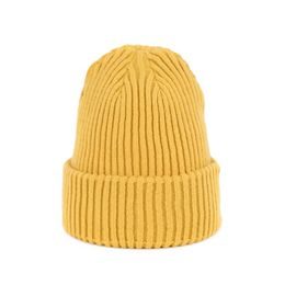 Žlutá pletená žebrovaná čepice