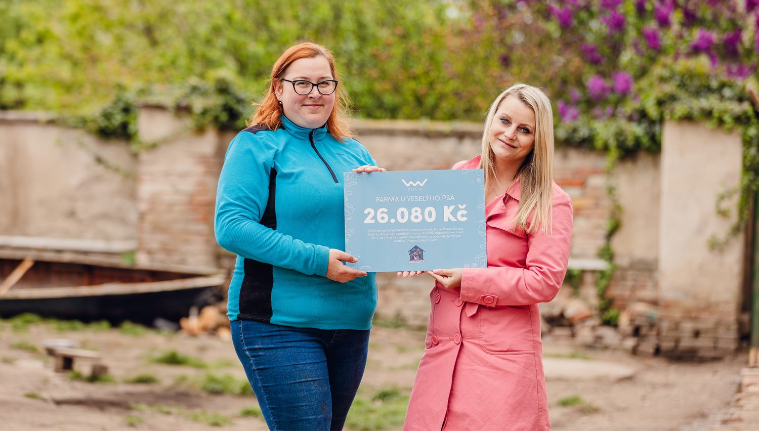 Finanční šek pro projekt, který pomáhá zvířátkům