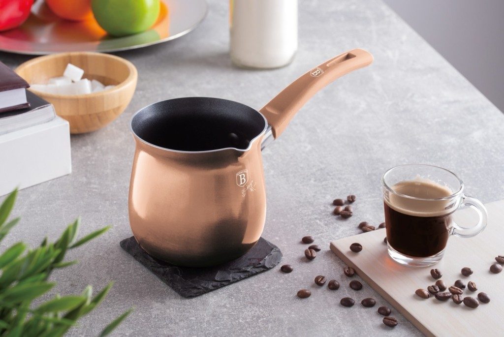 Džezva s titanovým povrchem 660 ml Rosegold Metallic Line