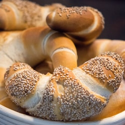 RECEPT: Domácí na rohlíky nebo housky