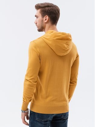 Kamelový sveter v elegantnom prevedení