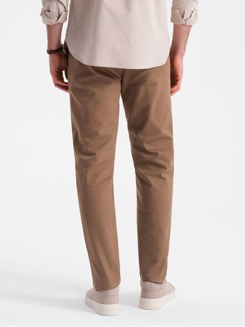 Chinos hnedé nohavice klasického strihu s jemnou textúrou V2 PACP-0190