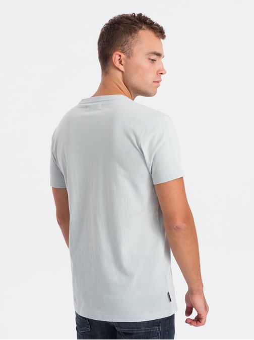 Zaujímavé tričko s ozdobným vreckom svetlo šedé V10 TSPT-0154