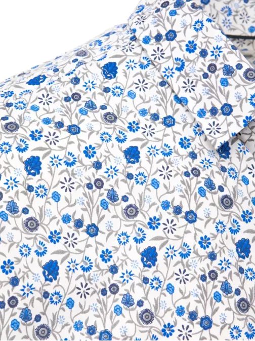 Krásna biela košeľa s modrým florálnym vzorom