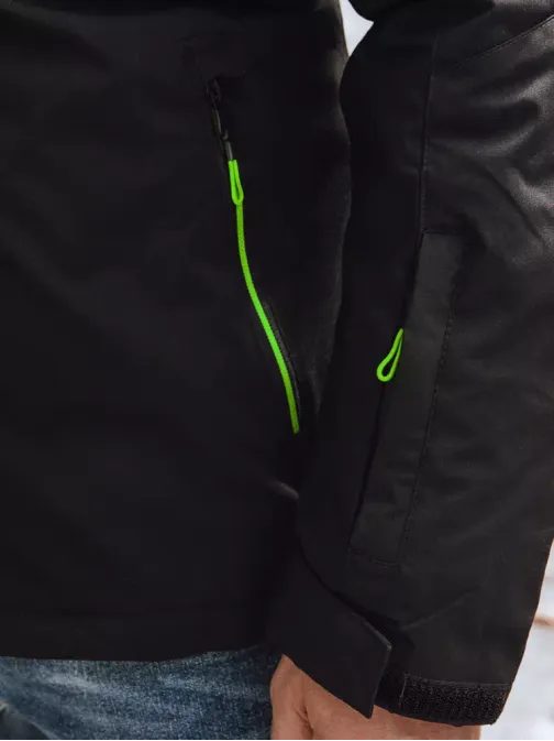 Štýlová zimná čierna bunda so zelenými detailmi