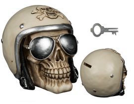 Pokladnička, lebka s motorkářskou helmou a slunečními brýlemi 