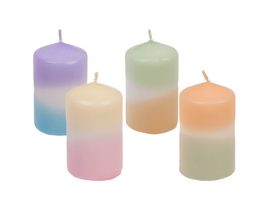 Svíčka ve tvaru sloupku s barevným přechodem, Pastel, 4 barvy (krémová/růžová, aloe/bežová, meruňková/šedá, fialová/modrá), s cedulkou.