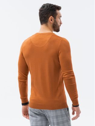 Béžový pletený svetr s módními dírami