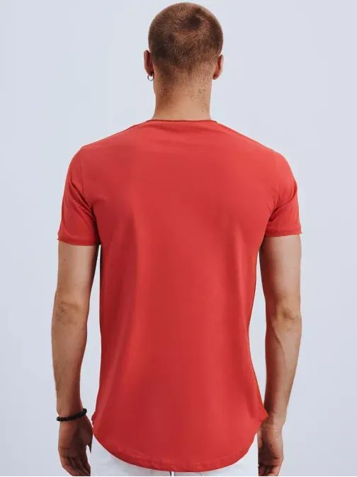 Jednoduché tričko v červené barvě