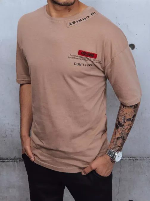 Kapučínové tričko s potiskem a nášivkami