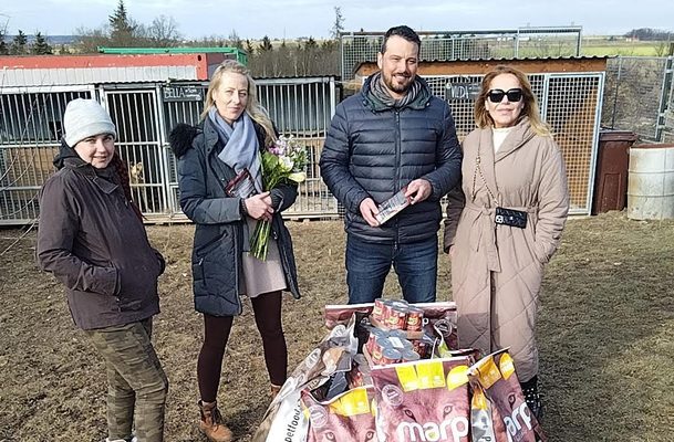 Předání krmiva pro ForDogs s Dagmar Havlovou