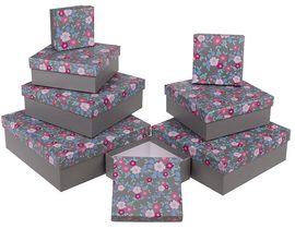 Dárkové krabičky v šedé barvě, jarní květy