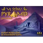 Ve stínu pyramid