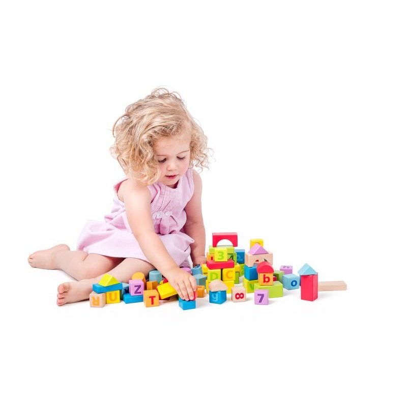 Pastelové kostky s písmeny a číslicemi