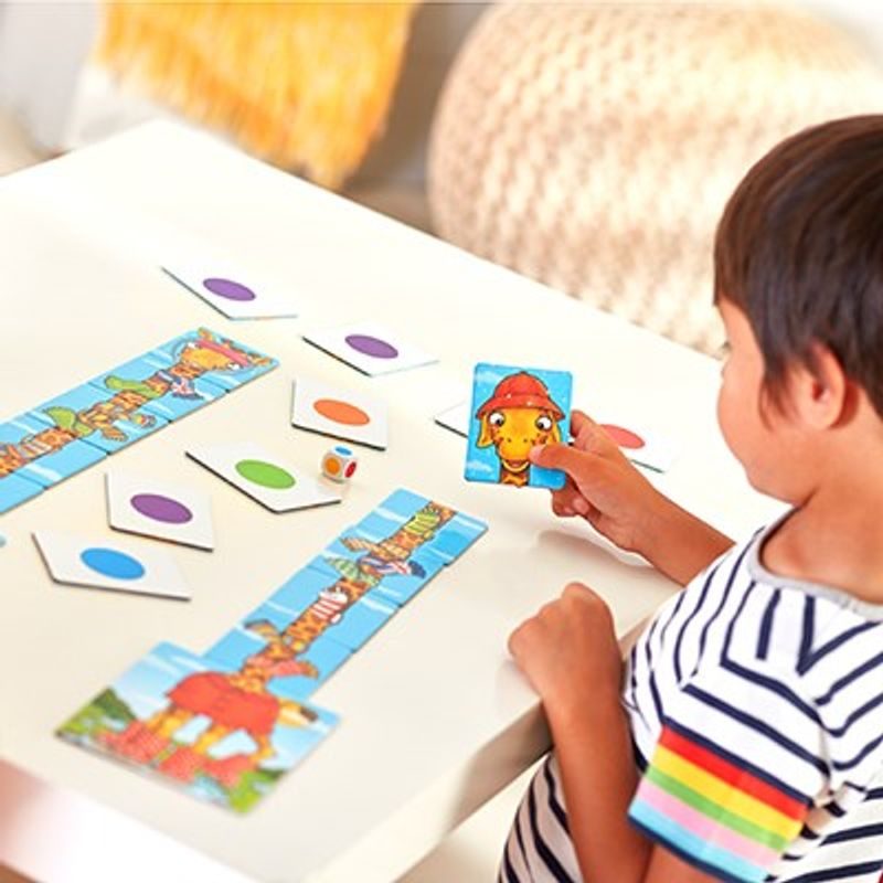 Žirafy v šálách (Giraffes in Scarves)