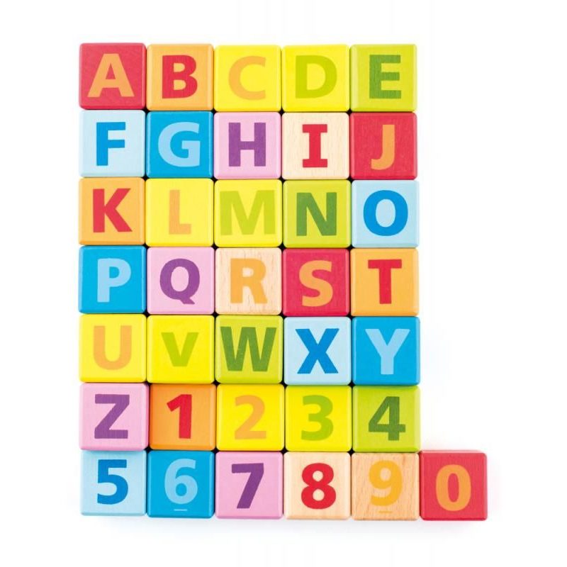 Pastelové kostky s písmeny a číslicemi
