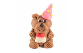 Figurka 3D 60g (narozeninový medvídek s růžovou čepičkou)