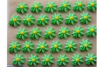 Cukrové ozdoby květy na platíčku 25