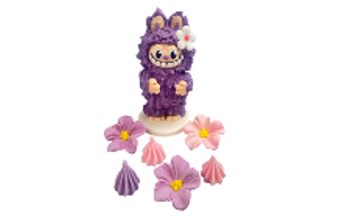 Labubu cukrová postavička s květy