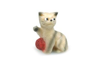 Kočička s klubíčkem - marcipánová figurka na dort
