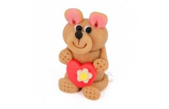 Příležitostná postavička - Medvídek světle hnědý s červeným srdíčkem