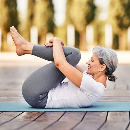 Ce purtăm la yoga pentru a ne simți confortabili?