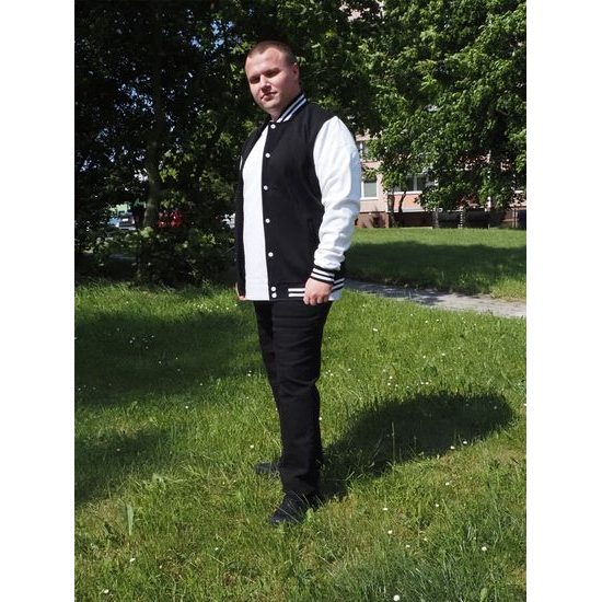 A MODELL MAGASSÁGA 175 CM ÉS 40/31 MÉRETET VISEL - FARMERNADRÁGOK - RUHÁZAT