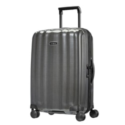 Nová luxusní verze klasiky od Samsonite - Lite-Cube. Bohatý a luxusní skořepinový kufr, kterého bylo dosáhnuto pomocí použití sofistikované kůže spolu s detaily šití a v prémiové paletě barev. Nová luxusní verze klasiky od Samsonite - Lite-Cube. Bohatý a luxusní skořepinový kufr, kterého bylo dosáhnuto pomocí použití sofistikované kůže spolu s detaily šití a v prémiové paletě barev.