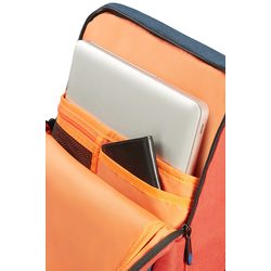 Obsahuje oddělenou kapsu pro tablet do velikosti 10.1" a pro notebook do velikosti 17.3", dále hlavní úložný prostor, přední kapsu, boční kapsy na lahve a několik praktických kapes pro doklady a různé drobnosti. Obsahuje oddělenou kapsu pro tablet do velikosti 10.1" a pro notebook do velikosti 17.3", dále hlavní úložný prostor, přední kapsu, boční kapsy na lahve a několik praktických kapes pro doklady a různé drobnosti.