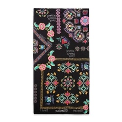 Fiți inconfundabili cu această eșarfă încântătoare de la populară eșarfă Printful Playful, vă va plăcea imediat și, datorită dimensiunii de 100 x 190 cm, veți crea nenumărate combinații pentru marca dvs. Desigual. Fiți inconfundabili cu această eșarfă încântătoare de la populară eșarfă Printful Playful, vă va plăcea imediat și, datorită dimensiunii de 100 x 190 cm, veți crea nenumărate combinații pentru marca dvs. Desigual.