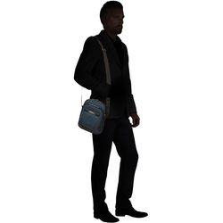 Popruh je nastavitelný pro pohodlné nošení přes rameno i crossbody. Popruh je nastavitelný pro pohodlné nošení přes rameno i crossbody.