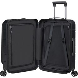 Interiér je vybaven dvěma dělícími příčkami na zip, které lze kompletně vyjmout a prát. Vnitřní podšívka je vyrobena z recyklovaných PET lahví. Interiér je vybaven dvěma dělícími příčkami na zip, které lze kompletně vyjmout a prát. Vnitřní podšívka je vyrobena z recyklovaných PET lahví.
