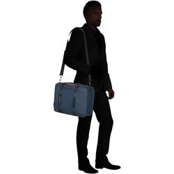 Tašku lze nosit přes rameno i crossbody. Součástí je odnímatelný nastavitelný popruh. V horní kapsičce na zip jsou schované ramenní popruhy a z tašky tak můžete snadno vytvořit pohodlný batoh. Tašku lze nosit přes rameno i crossbody. Součástí je odnímatelný nastavitelný popruh. V horní kapsičce na zip jsou schované ramenní popruhy a z tašky tak můžete snadno vytvořit pohodlný batoh.