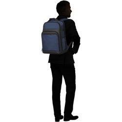 Ramenní popruhy batohu jsou ergonomické pro maximální pohodlí při nošení. Ramenní popruhy batohu jsou ergonomické pro maximální pohodlí při nošení.