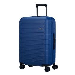 Střední cestovní kufr z řady Novastream od značky American Tourister navržený s důrazem na pohodlí a design a nabitý řadou skvělých funkcí. Střední cestovní kufr z řady Novastream od značky American Tourister navržený s důrazem na pohodlí a design a nabitý řadou skvělých funkcí.