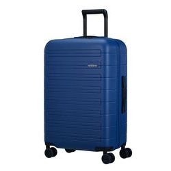 Střední cestovní kufr z řady Novastream od značky American Tourister navržený s důrazem na pohodlí a design a nabitý řadou skvělých funkcí.