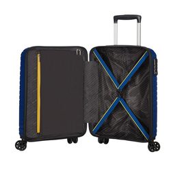 Kufor je navrhnutý pre jednoduché balenie s vyloženou deliacou prepážkou s dvoma sieťovými kapsami na zips a s elastickými krížovými popruhmi v dolnom oddieli. Kufor je navrhnutý pre jednoduché balenie s vyloženou deliacou prepážkou s dvoma sieťovými kapsami na zips a s elastickými krížovými popruhmi v dolnom oddieli.