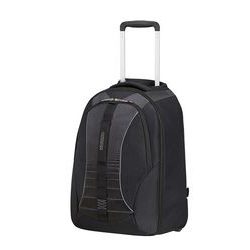 Cestujte po městě jako o závod s tímto promyšleným designovým batohem American Tourister z kolekce Fast Route. Cestujte po městě jako o závod s tímto promyšleným designovým batohem American Tourister z kolekce Fast Route.