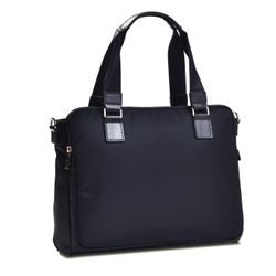 Geanta de mână poate fi purtată la mână, umăr și crossbody. Geanta de mână poate fi purtată la mână, umăr și crossbody.