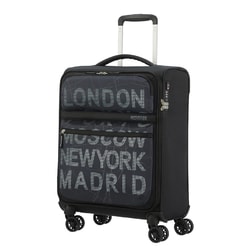 Látkový kabínový kufor s modernou potlačou z kolekcie Matchup od značky American Tourister vhodný pre niekoľkodňový pobyt. Látkový kabínový kufor s modernou potlačou z kolekcie Matchup od značky American Tourister vhodný pre niekoľkodňový pobyt.