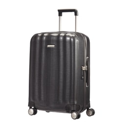 Troler de cabină cu carcasă rigidă din colecția Lite-Cube Spinner marca Samsonite. Troler de cabină cu carcasă rigidă din colecția Lite-Cube Spinner marca Samsonite.
