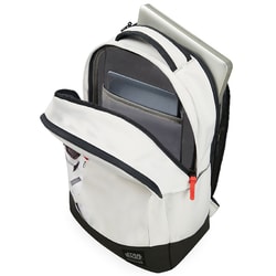 Je vybavený přední kapsou na zip, horním držadlem, polstrovanými ramenními popruhy a stahovacím popruhem přes hrudník. Je vybavený přední kapsou na zip, horním držadlem, polstrovanými ramenními popruhy a stahovacím popruhem přes hrudník.