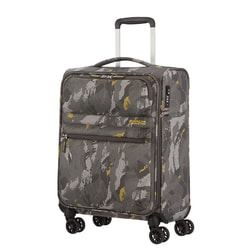 Látkový kabinový kufr s moderním potiskem z kolekce Matchup od značky American Tourister vhodný pro několikadenní pobyt. Látkový kabinový kufr s moderním potiskem z kolekce Matchup od značky American Tourister vhodný pro několikadenní pobyt.