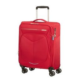Rozšíriteľný kabínový kufor z kolekcie Summerfunk od značky American Tourister vhodný na niekoľkodenný pobyt. Rozšíriteľný kabínový kufor z kolekcie Summerfunk od značky American Tourister vhodný na niekoľkodenný pobyt.
