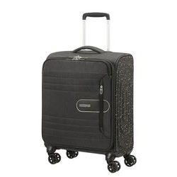 Trolerul textil de cabină din seria Sonicsurfer de la brandul American Tourister este o reinterpretare a bagajelor super-ușoare și moderne. Trolerul textil de cabină din seria Sonicsurfer de la brandul American Tourister este o reinterpretare a bagajelor super-ușoare și moderne.